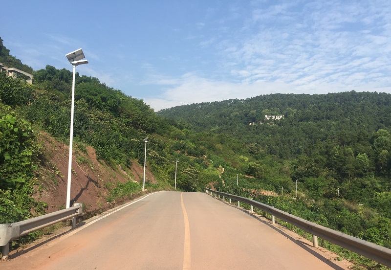 太陽能路燈溫度補償調整原理